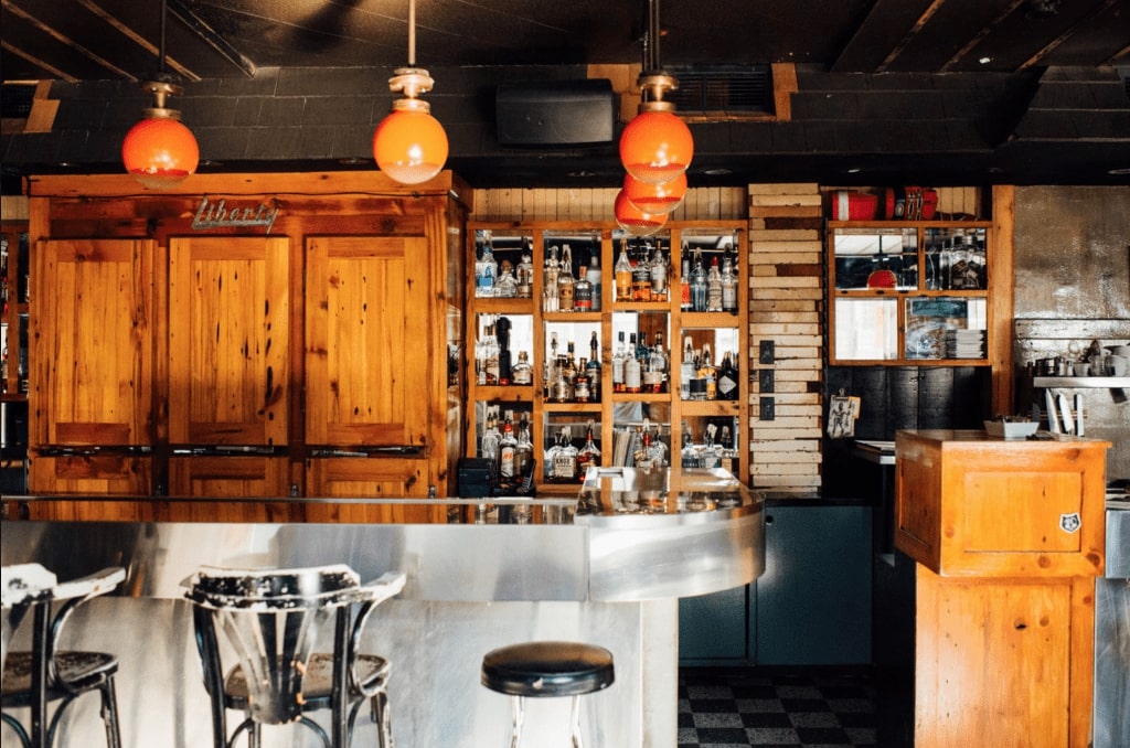 Bar de Courcelle Saint Henri Montreal dive-bar terrasse campanelli