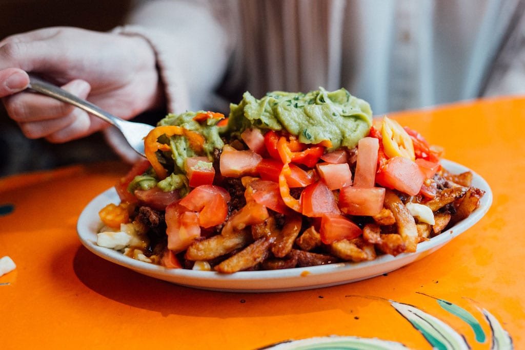 La Banquise Restaurant Casse-croûte Meilleure Poutine Montréal 24h