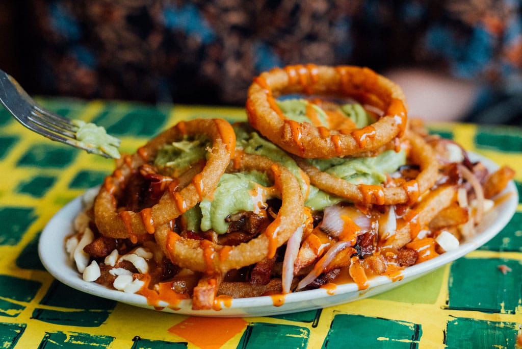 La Banquise Restaurant Casse-croûte Meilleure Poutine Montréal 24h