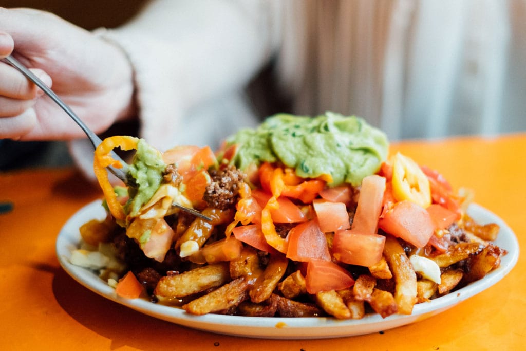 La Banquise Restaurant Casse-croûte Meilleure Poutine Montréal 24h