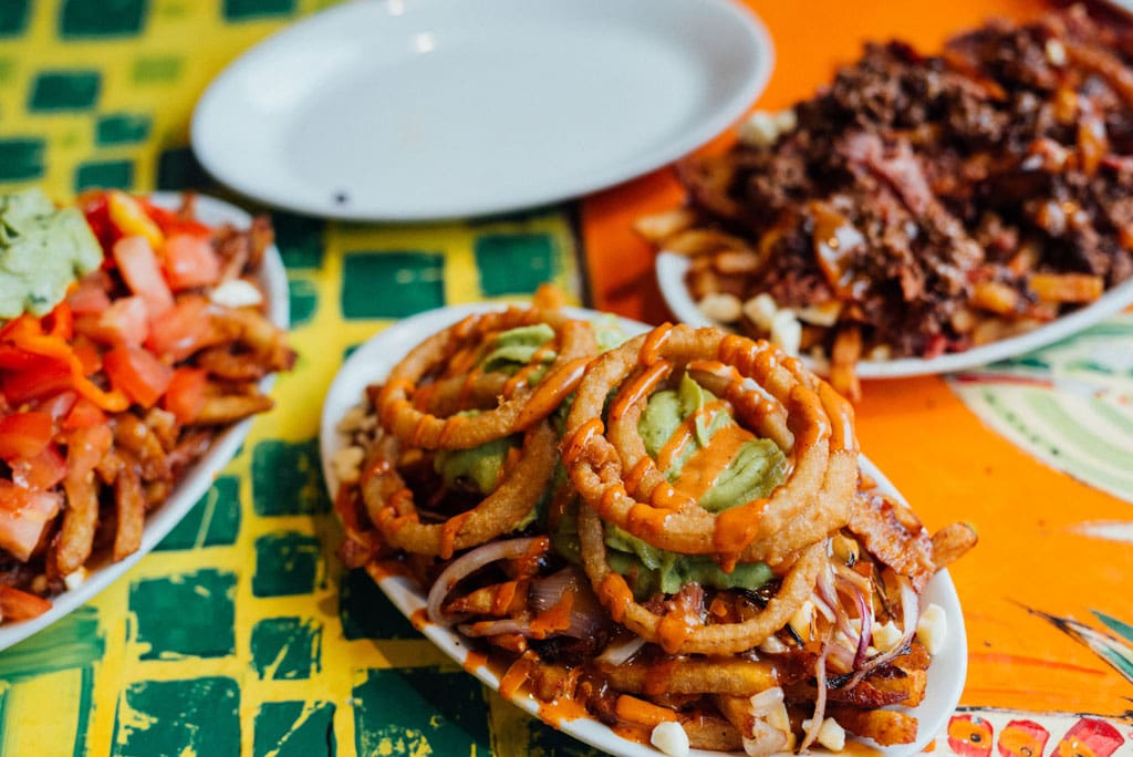 La Banquise Restaurant Casse-croûte Meilleure Poutine Montréal 24h