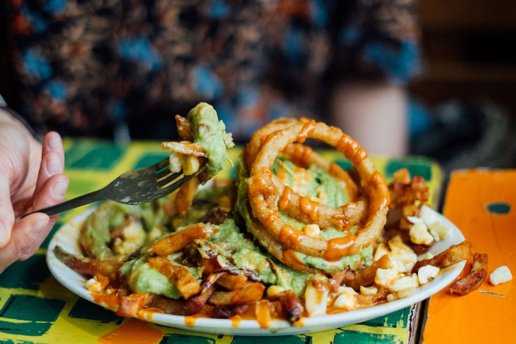 La Banquise Restaurant Casse-croûte Meilleure Poutine Montréal 24h