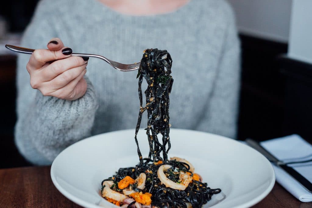 Pâtes en forme de cœur pour diner romantique