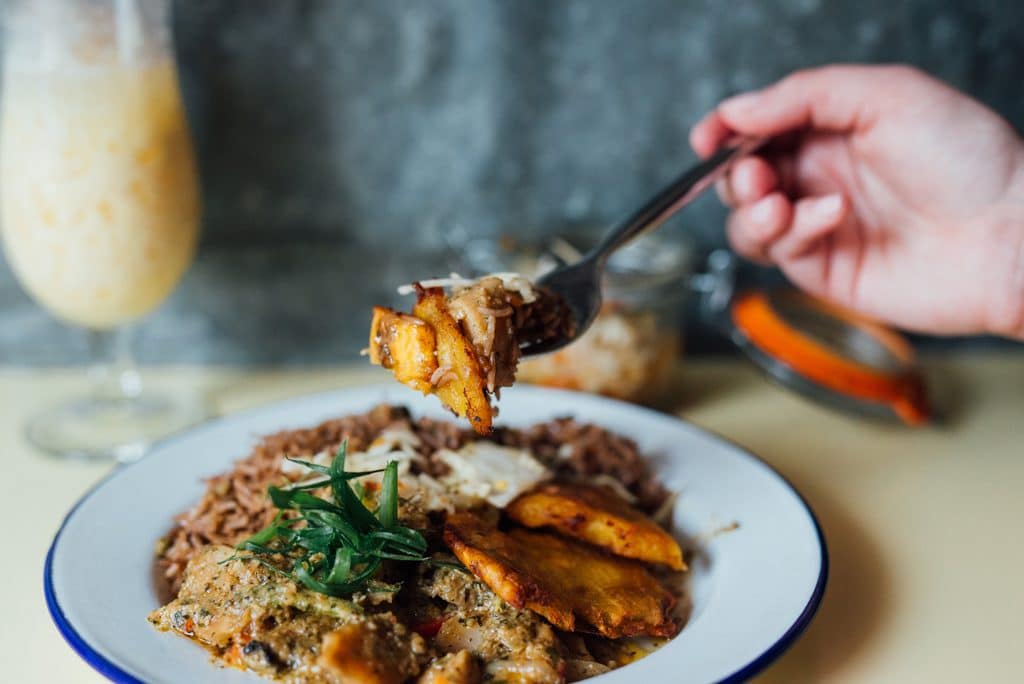 Restaurants comfort food ouverts pour take-out pendant le confinement