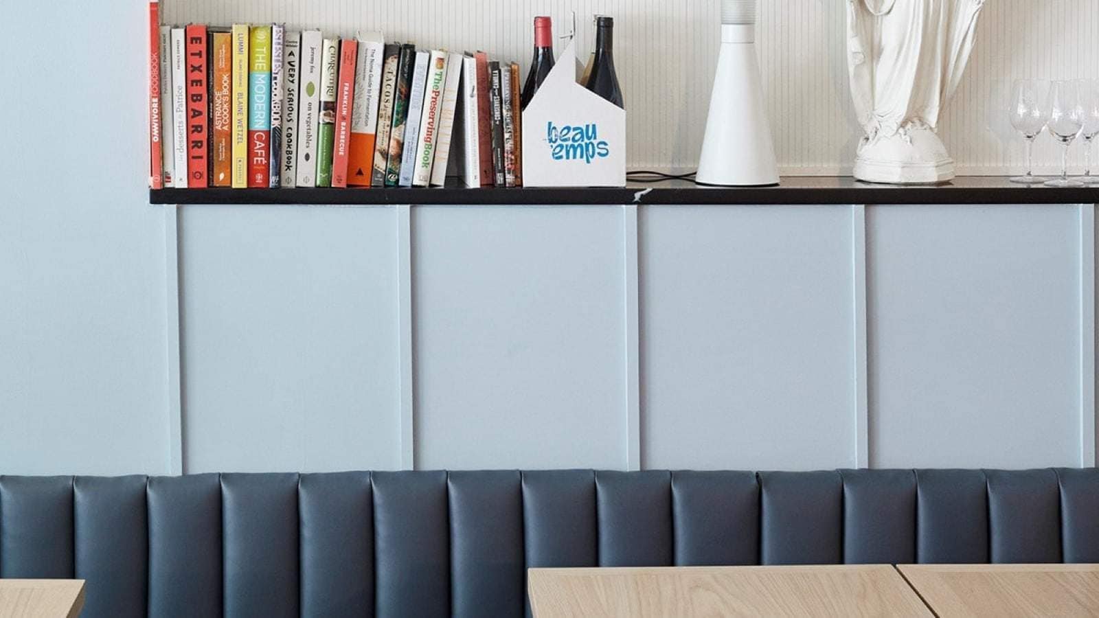 Beau Temps La Buvette De Quartier De La Famille Du Parasol Tastet