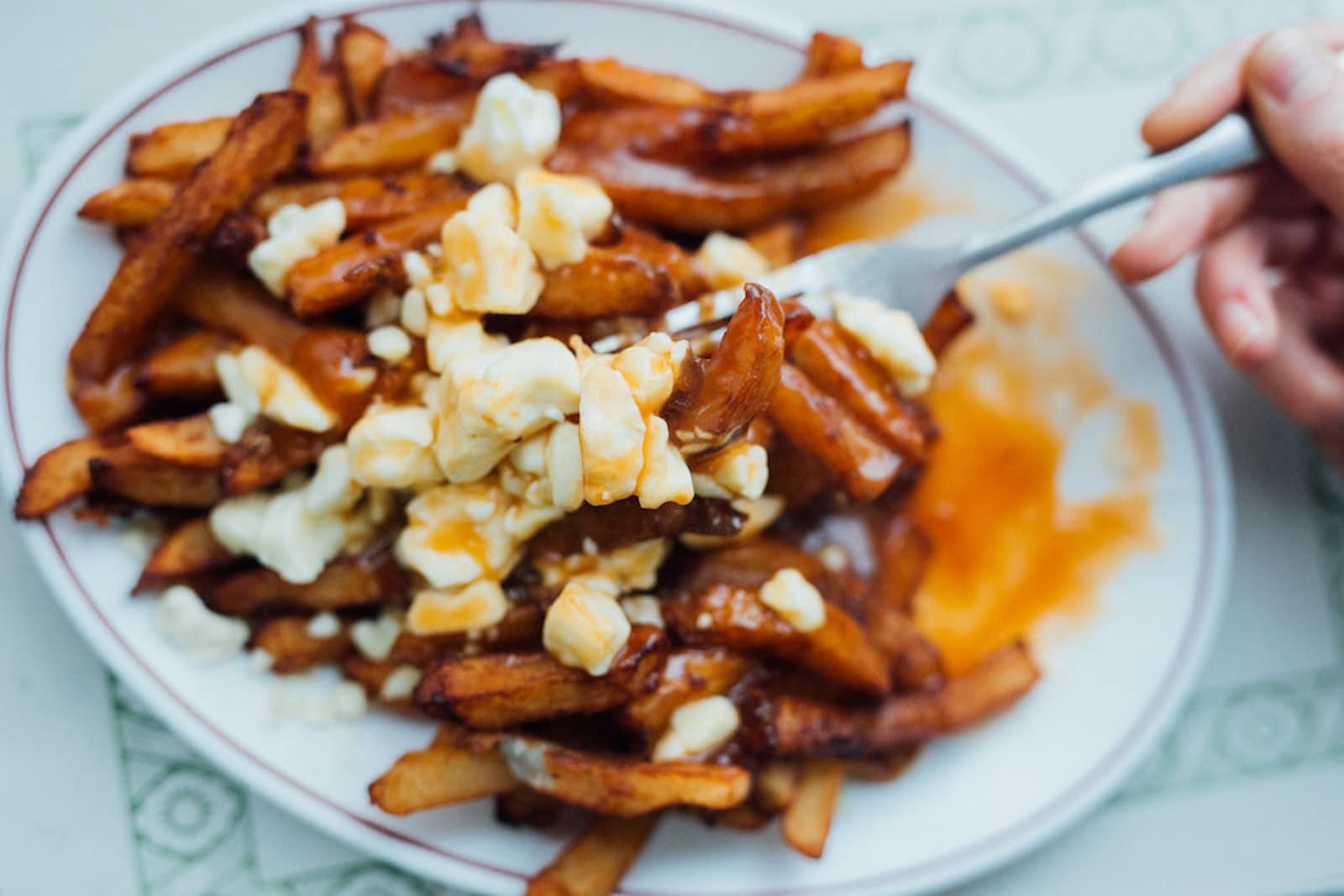 Je teste toutes les variétés de sauces à Poutine 