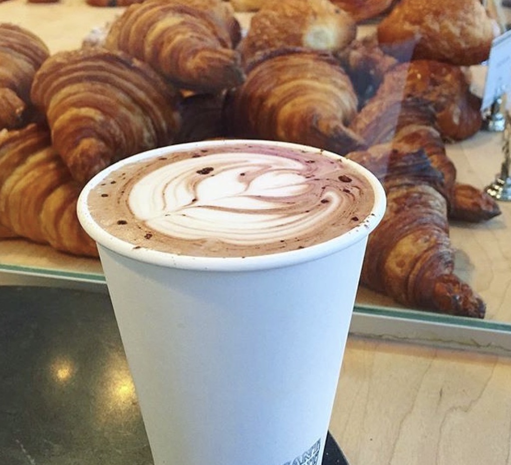 Un Chocolat Chaud Riche Et Crémeux Garni De Mini Guimauve