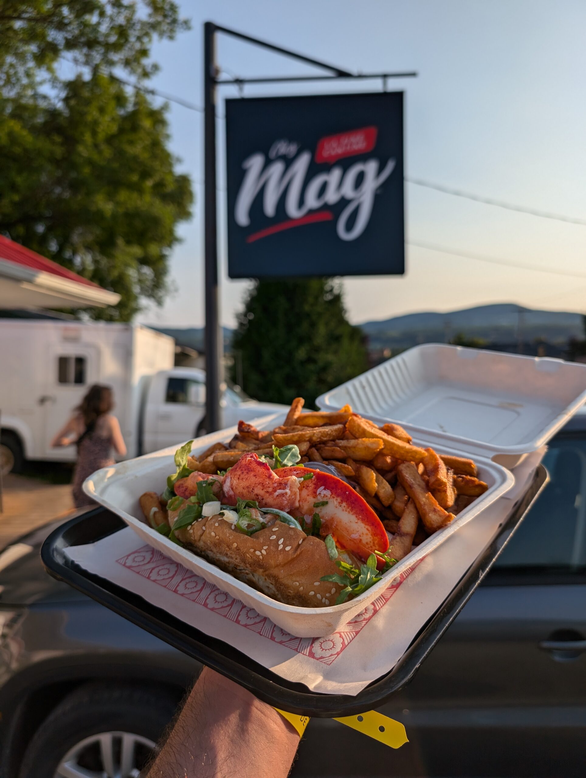 Pause guédille au homard à la nouvelle adresse de Chez Mag pendant le Festif de Baie-Saint-Paul