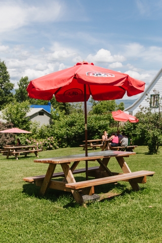 Une table a pique-nique