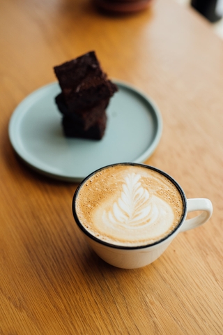 Buvette Beaubien - Latte et brownie